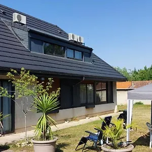 lescale-du-monde.hotels-rhonealpes.com/
