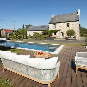 Manoir De La Nogrie - De Charme 2 à 4 Personnes Couette-café
